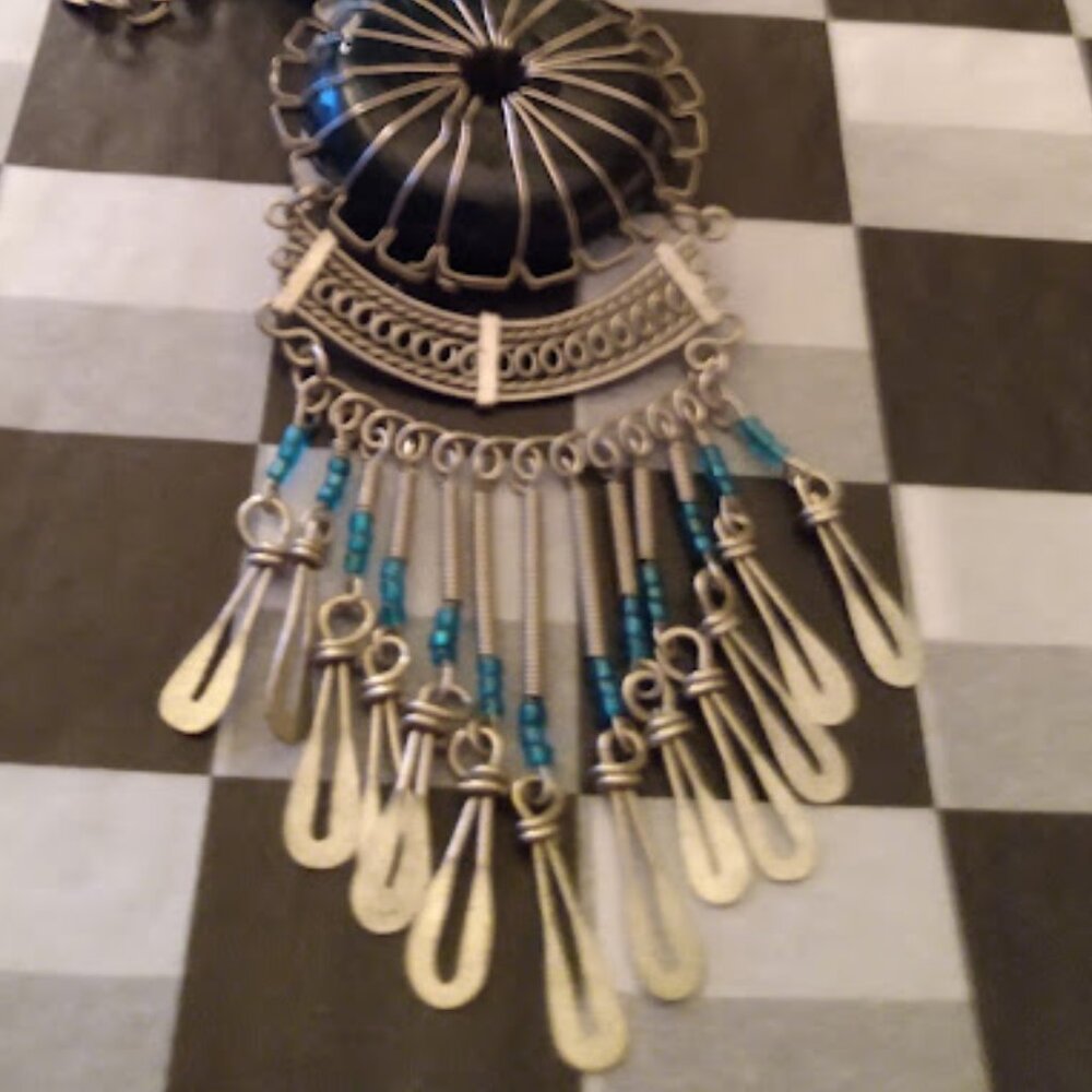 DESIGNER Vintage Boho Chic Silver Teal/Turquoise Beaded Caged Medallion Necklace - Picture 2 of 5